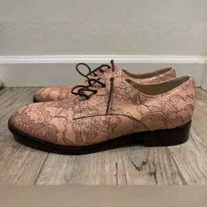 Monique Lhuillier Fall 2016 Devon Lace-Like pink tie shoes Woman’s 7.5